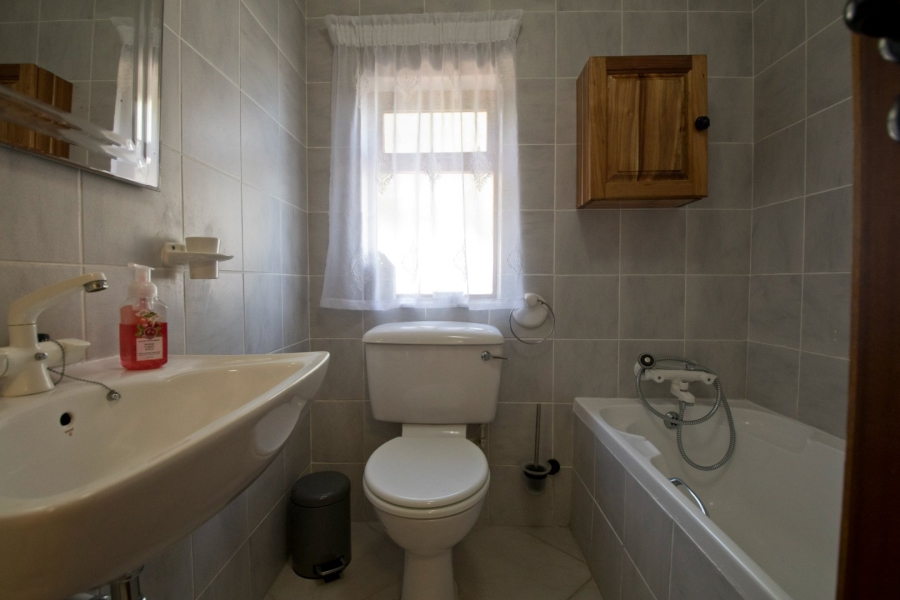 5 Bedroom Property for Sale in Outeniqua Strand Western Cape